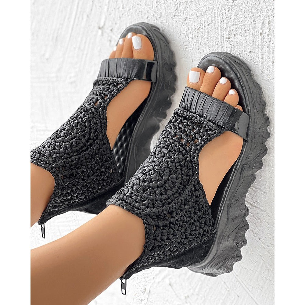 Geflochtene Sandalen